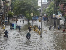 卡拉奇正因季风降雨扰乱交通和污水处理系统而苦苦挣扎